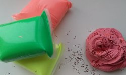 Забавная мягкая игрушка из легкого пластилина: как своими руками сделать слайм?